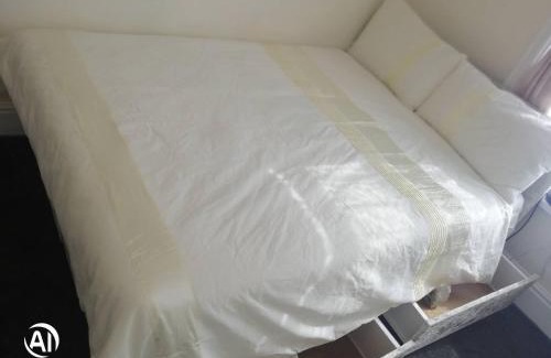 Bradford House | Charming Bradford Room to Rent with Shared Facilities