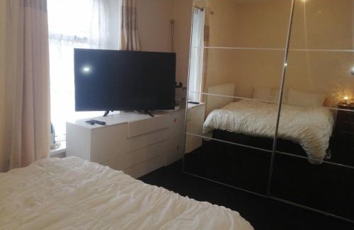 Bradford House | Charming Bradford Room to Rent with Shared Facilities