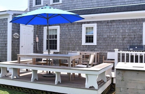 Brant Point House | Charming Brant Point 4 bedroom cottage with deck and private yard