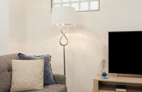 Coogee Apartment | Charming Bream I365