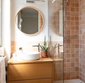 Combat Apartment | Charming & bright apartment with rolling balcony