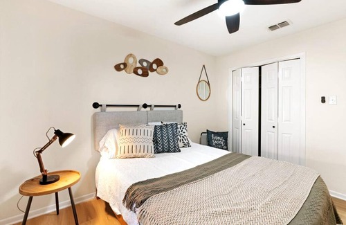 Round Rock House | Charming & Bright W Lounging Pool and Hot Tub