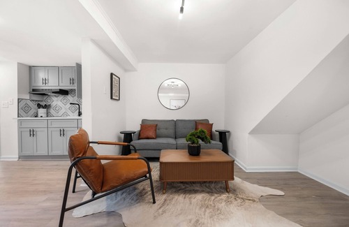 Lindridge-Martin Manor House | Charming Buckhead Studio Basement Apt with Private Entry