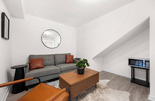 Lindridge-Martin Manor House | Charming Buckhead Studio Basement Apt with Private Entry
