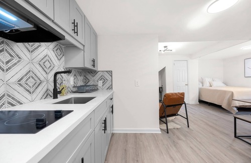 Lindridge-Martin Manor House | Charming Buckhead Studio Basement Apt with Private Entry