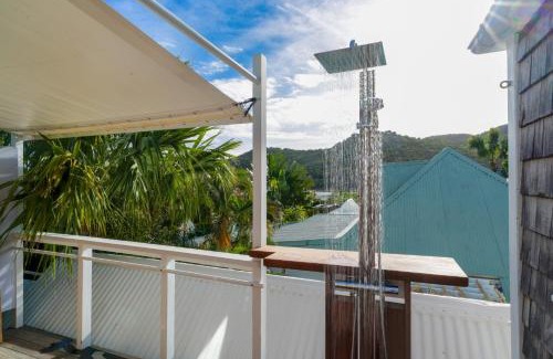 Morne Criquet House | Charming Bungalow in Saint Barthélemy with Shared Pool.