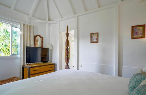Morne Criquet House | Charming Bungalow in Saint Barthélemy with Shared Pool