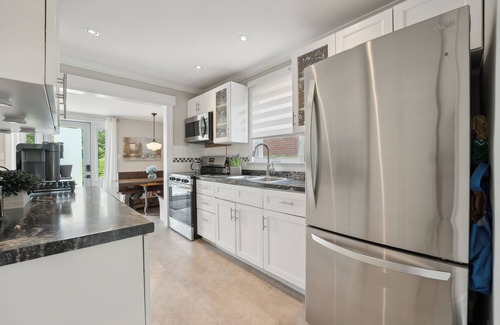 Oakville House | Charming bungalow centrally located in East Oakville