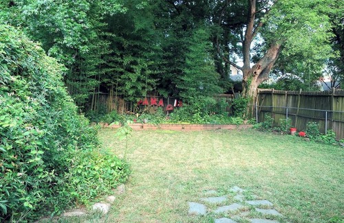 Cabbagetown House | Charming bungalow in walkable historic district