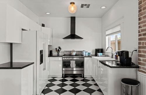 Coronado House | Charming Bungalow Near It All