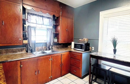 Bristol House | Charming Bungalow on a Budget - Dog Friendly, Family Friendly, Central Location