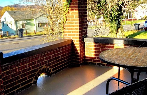 Bristol House | Charming Bungalow on a Budget - Dog Friendly, Family Friendly, Central Location