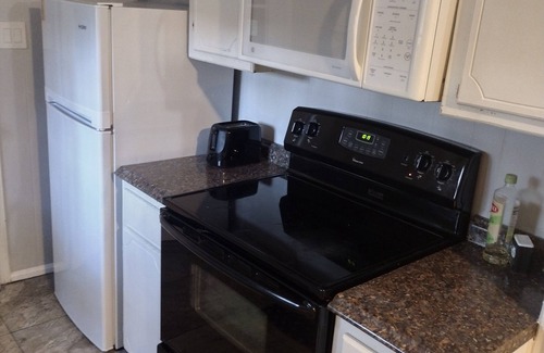 Rock Hill House | Charming Bungalow, Private Parking, 8 Mins to Downtown Rock Hill
