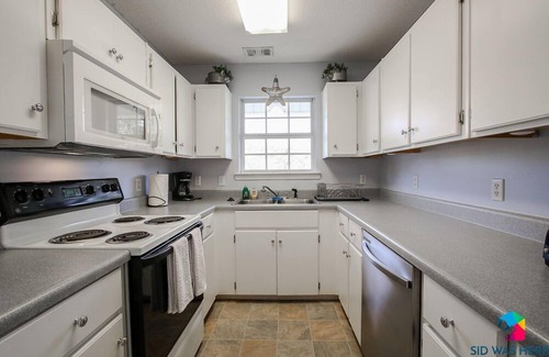 Richmond Hill House | Charming Bungalow, Pets+Short Drive to Savannah