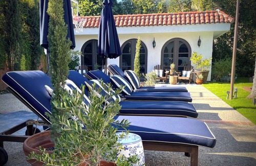 Windsor Square House | Charming bungalow with AC, exercise equipment, WiFi in marvelous Los Angeles