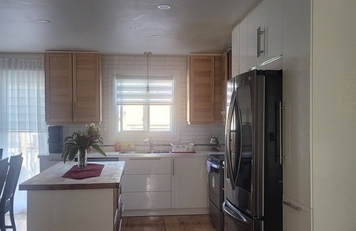 Blainville House | Charming bungalow with AC and WiFi in serene Blainvillen1 King size bedroom