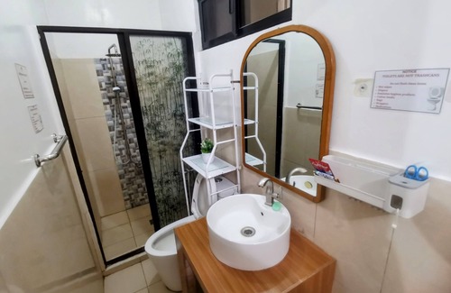 Angeles City House | Charming bungalow with AC and WiFi in peaceful Angeles
