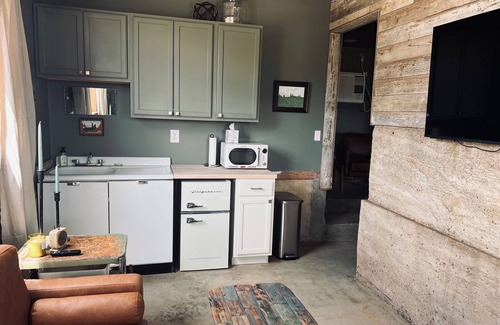 Shelby Cabin | Charming Bunkhouse with AC on working farm in Shelby