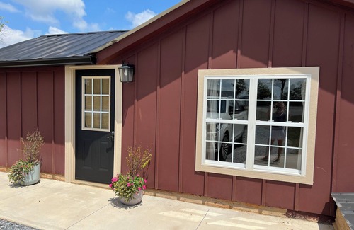 Shelby Cabin | Charming Bunkhouse with AC on working farm in Shelby