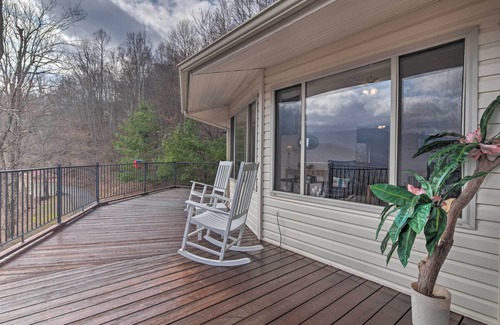 Burnsville Apartment | Charming Burnsville Apt w/Mountain Views & Deck!