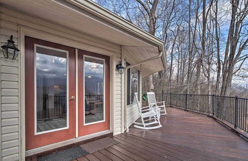 Burnsville Apartment | Charming Burnsville Apt w/Mountain Views & Deck!