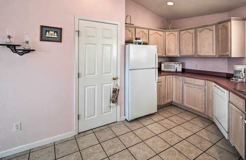 Burnsville Apartment | Charming Burnsville Apt w/Mountain Views & Deck!