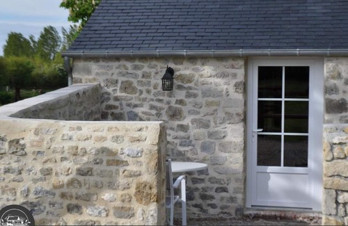 Sainte-Marie-du-Mont Cottage | Charming Countryside Cottage: Garden, BBQ, Near Utah Beach, Family-Friendly with Modern Amenities
