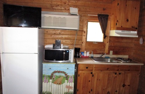 Mayo Cabin | Charming cabin 25 with 1 bedroom and Wi-Fi, fitness room, Pool in fabulous Mayo