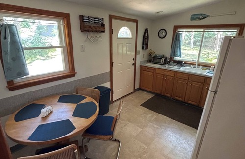 Cedar Bushes Cabin | Charming Cabin 500 feet to beach