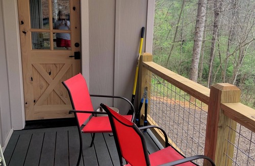 Weaverville Cabin | Charming Cabin Hideaway, Weaverville NC. Easy access to Asheville NC area