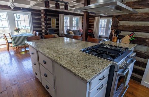 Rising Fawn Cabin | Charming Cabin in Rising Fawn with AC, WiFi and outdoor space