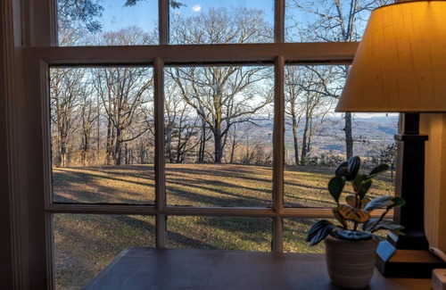 Rising Fawn Cabin | Charming Cabin in Rising Fawn with AC, WiFi and outdoor space