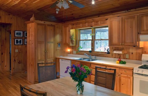Dahlonega Cabin | Charming cabin in the glorious mountains of North Georgia.