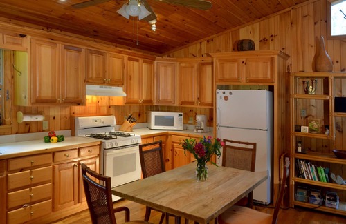 Dahlonega Cabin | Charming cabin in the glorious mountains of North Georgia.