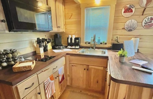 Jonesville Cabin | Charming Cabin near Ark Encounter with Loft