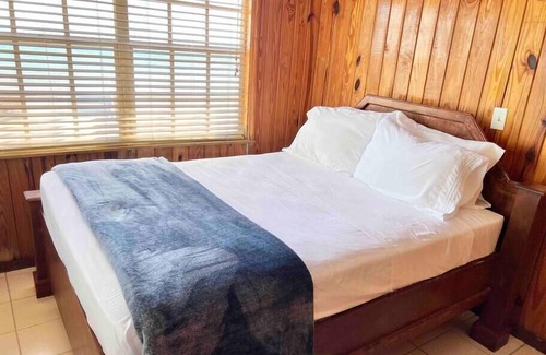 Andros Town Apartment | Charming Cabin on the beach