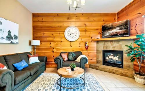 Pigeon Forge House | Charming Cabin Retreat with Grill Deck & Resort Perks