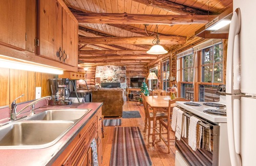 Wisconsin Dells Cabin | Charming cabin with game room, fireplace, hammock, & kitchenette