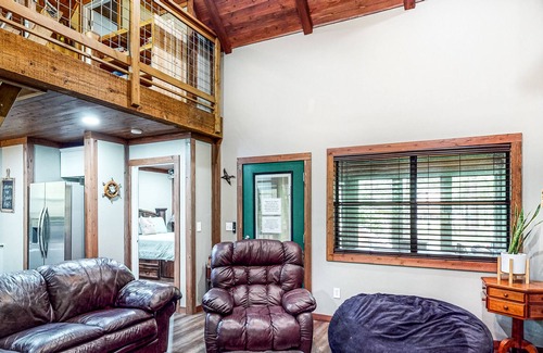 Waller Cabin | Charming cabin with hot tub, full kitchen, firepit, deck, grill, & W/D