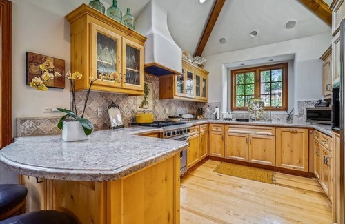 Northeast Carmel Cottage | Charming Carmel by the Sea Cottage