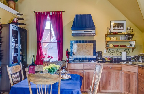 Longmont Condo | Charming Carriage House In Prospect New Town