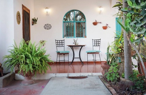 Emiliano Zapata House | Charming casa, 1 block to the beach- safe, quiet, excellent wifi, AC