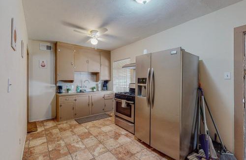 Albuquerque House | Charming Casita with 3br with Parking & Wifi!