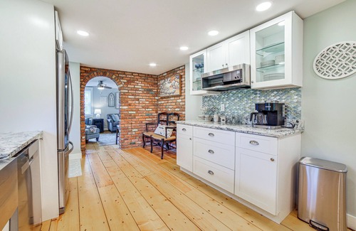 Cavendish Cottage | Charming Cavendish Cottage: All-Season Retreat!