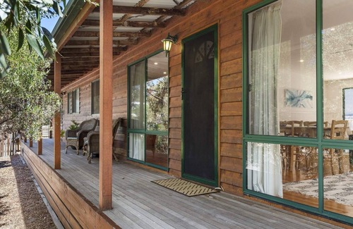 Anglesea House | Charming Cedar Cottage