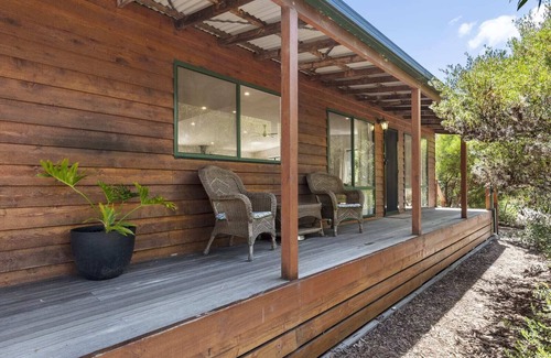 Anglesea House | Charming Cedar Cottage