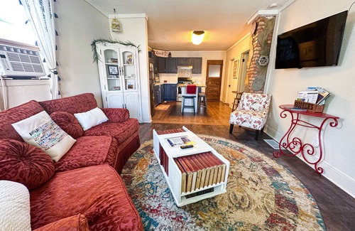 Rapid City House | Charming Centennial Cottage-Downtown!