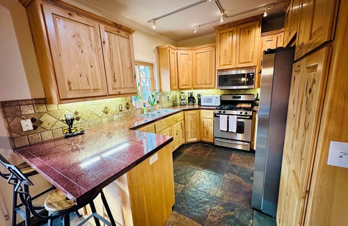 Davis House | Charming & Central 2200 sq. feet house in Davis walking distance to everywhere