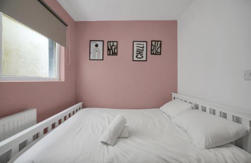 Adamsdown Apartment | Charming & Central - Cardiff Central - Fast Wifi