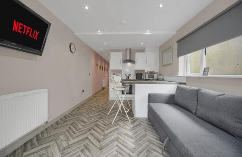 Adamsdown Apartment | Charming & Central - Cardiff Central - Fast Wifi